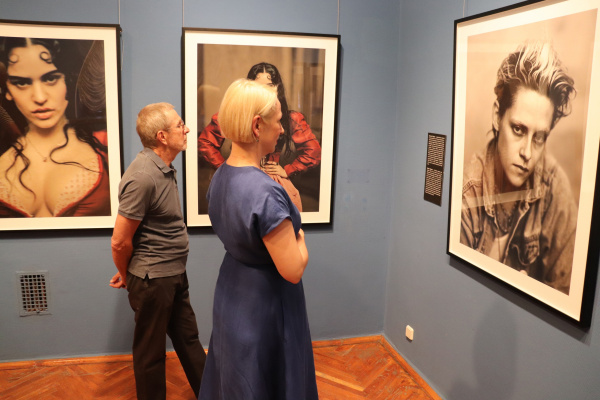 В Самаре открылась выставка календаря Pirelli-2020