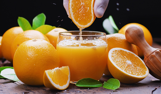 Апельсиновый сок на завтрак - плохая идея: мнение экспертов 