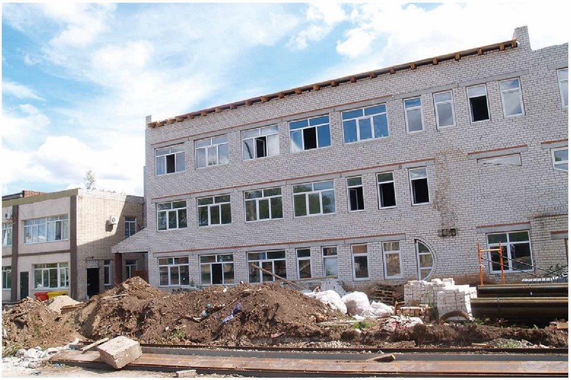 В Нефтегорском районе идет реконструкция пристроя к зданию поликлиники ЦРБ 
