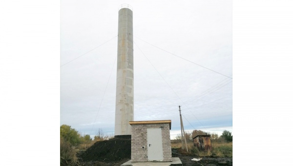 В Пестравском районе установили новую водонапорную башню