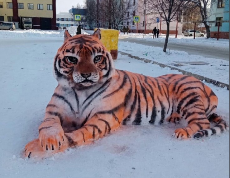 На новогодних праздниках в военном городке под Самарой появился снежный тигр