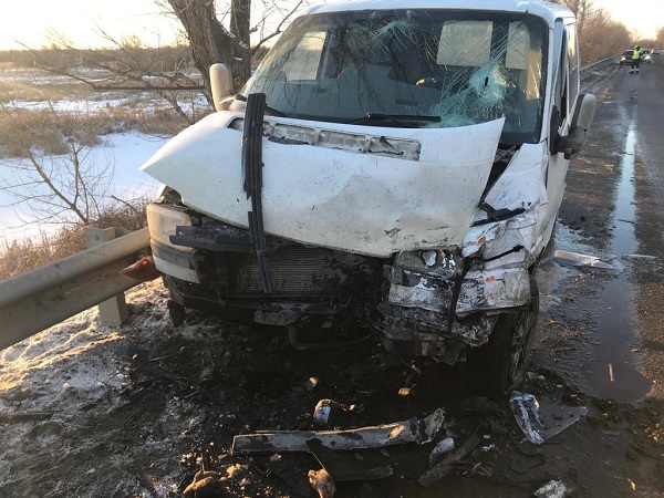 Фура, грузовик и микроавтобус столкнулись 16 января на трассе Самара - Оренбург