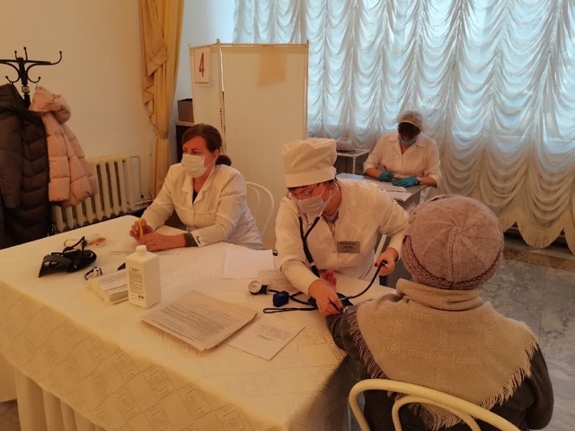 К полудню вакцинацию от COVID-19 в центре отдыха "Тольяттиазот" прошли 140 человек
