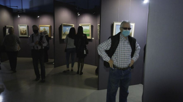 "Серебряные" волонтеры посетили выставку Никаса Сафронова