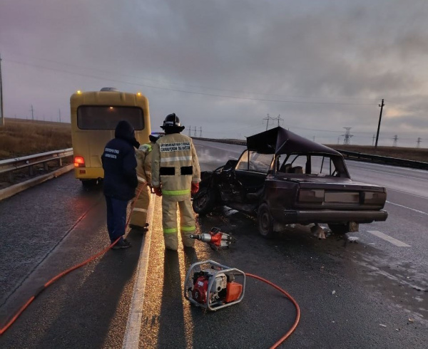 В Сергиевском районе в столкновении с микроавтобусом погиб водитель легковушки