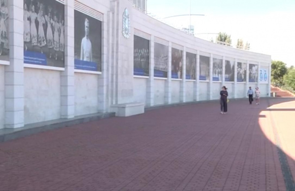 В Самаре на склоне площади Славы заработала цифровая выставка к 70-летию Волжского хора