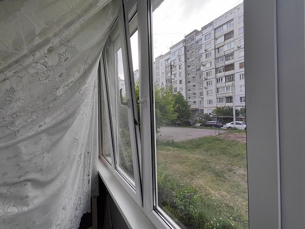 В Самарской области мужчина залез в квартиру через окно и украл телефон