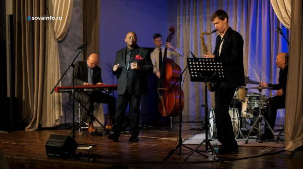 В Самаре прошел концерт петербургского джазового квартета и вокалиста мистера Мелвина
