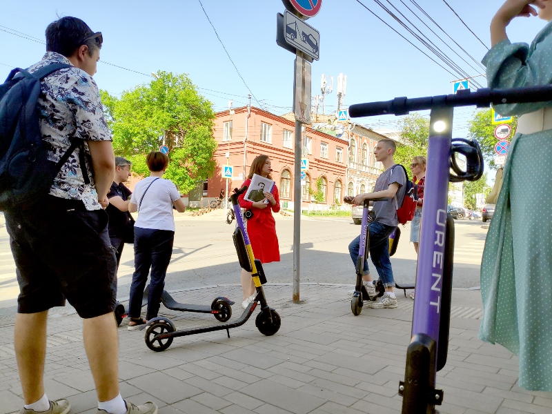К Головкину на самокатах: градозащитники протестировали новый формат экскурсий