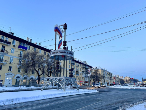 В Советском районе Самары на ребенка упала наледь с козырька дома