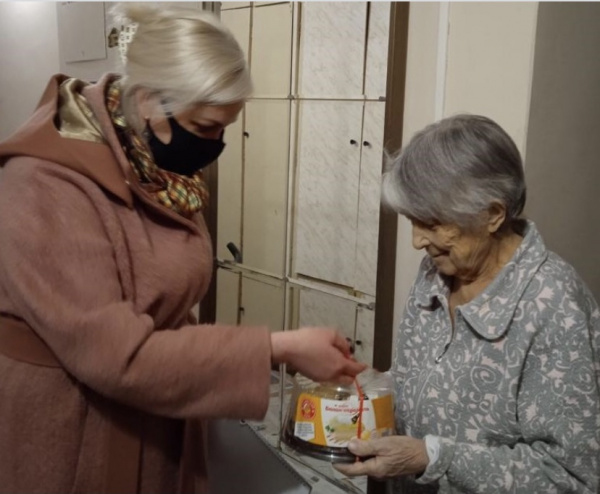 В Самаре волонтеры навестили ветеранов, переживших блокаду Ленинграда