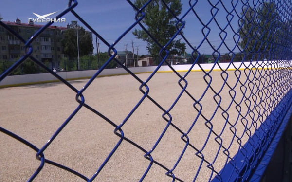 В Чапаевске строят универсальную спортивную площадку