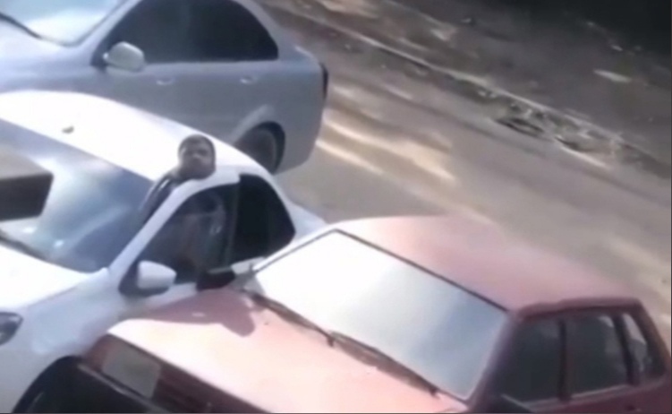 В МВД Самары раскрыли подробности происшествия с зажатым дверью водителем