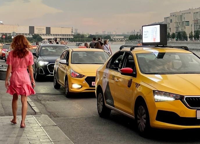 Владимир Путин поручил проработать самарскую инициативу перехода такси на российские авто