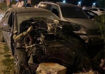 В Самаре Chevrolet Lacetti врезалась в два внедорожника и сбила пешехода