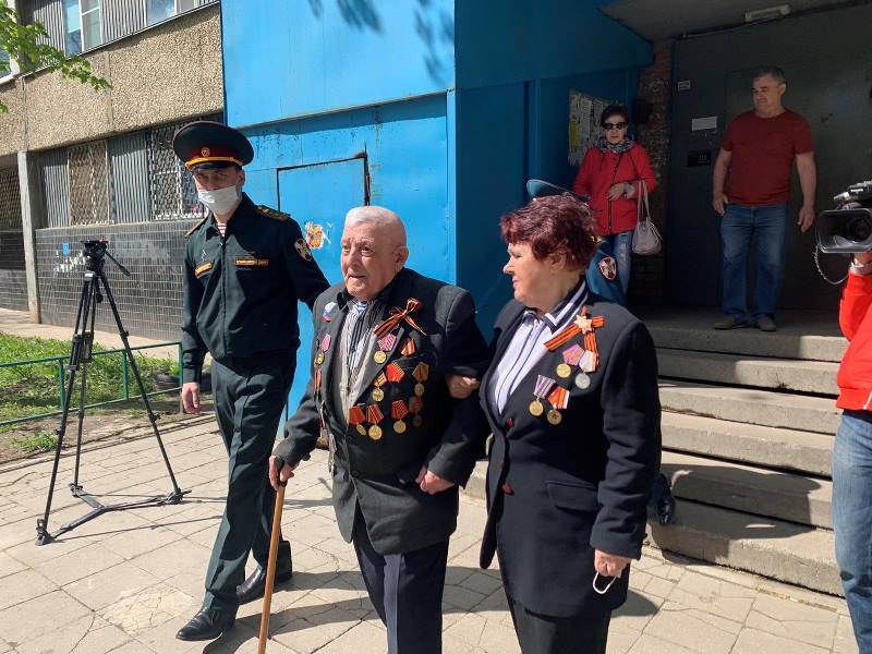 Тольяттинских ветеранов поздравили с приближающейся годовщиной Победы