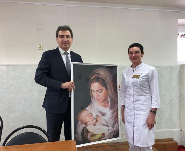 Армен Бенян посетил роддом в Тольятти, где раньше лечили COVID-пациентов
