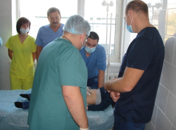 Тольяттинских врачей научили проводить уникальные операции по установке гастростом