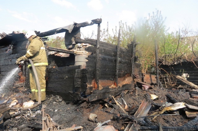 Под Самарой безработный мужчина обокрал соседку и сжёг ее дачный дом