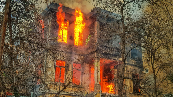 В Самарской области загорелась квартира в двухэтажном доме