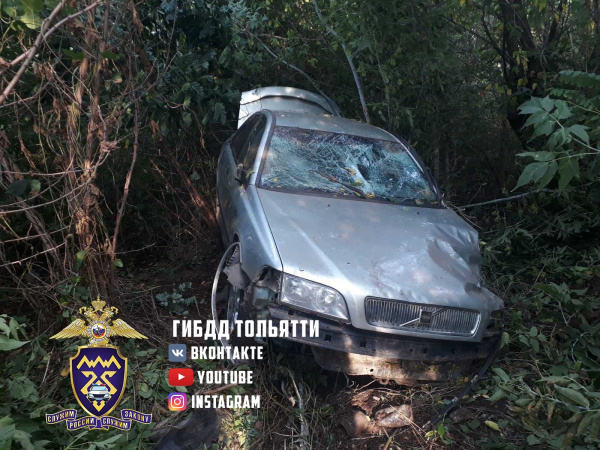 В Тольятти водитель легковушки врезался в дерево и погиб