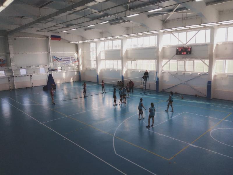 Борьба за каждый мяч: в Исаклинском районе провели волейбольный турнир памяти погибших в локальных конфликтах 