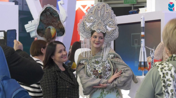 Посетители выставки "Россия" знакомятся с природой и культурой Самарской области