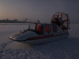 В Самарской области беременная женщина оказалась в автомобиле, застрявшем на середине Волги