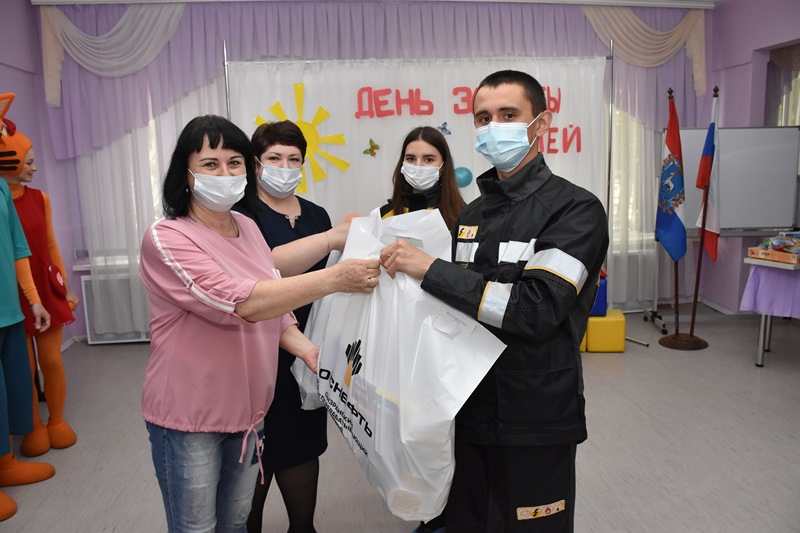 Сызранские нефтяники в День защиты детей провели благотворительную акцию 