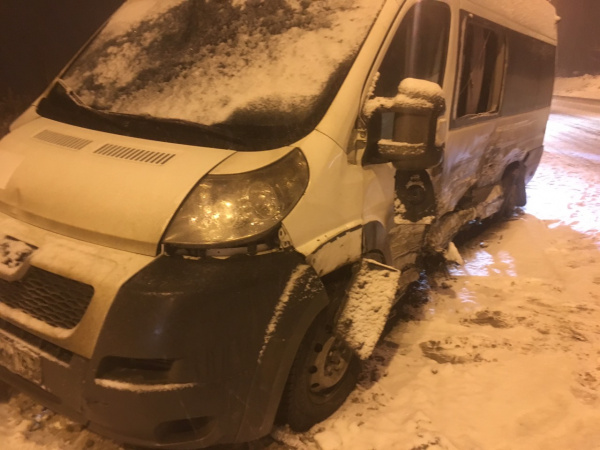 6 человек пострадали в Тольятти при столкновении маршрутки с иномаркой