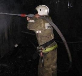 Крупный пожар площадью 300 кв. метров тушили ночью в Елховском районе