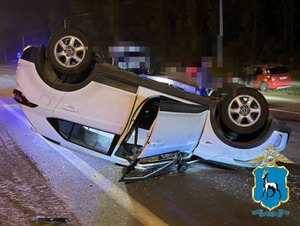 В Самарской области 21 сентября на трассе М5 Урал перевернулась иномарка