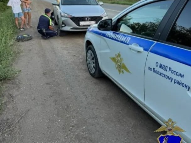 Полицейские помогли женщине с ребенком на трассе в Самарской области