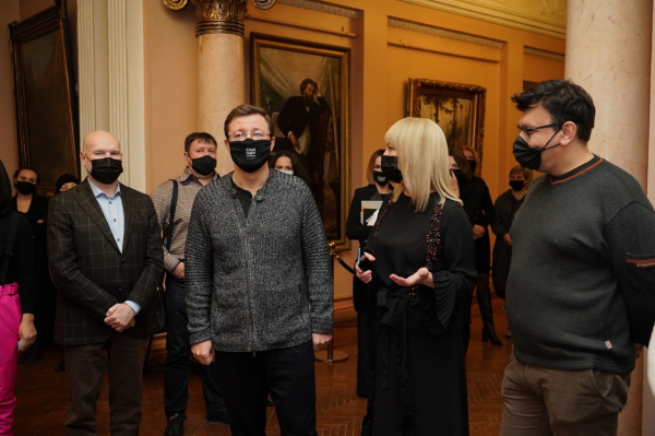 В Самаре губернатор посетил выставку "Черного квадрата" Малевича