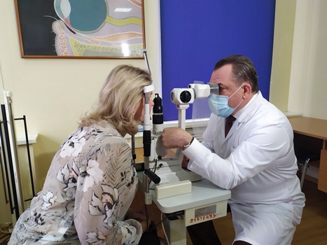 Самарские офтальмологи провели операцию жительнице Тольятти со сложной патологией роговицы