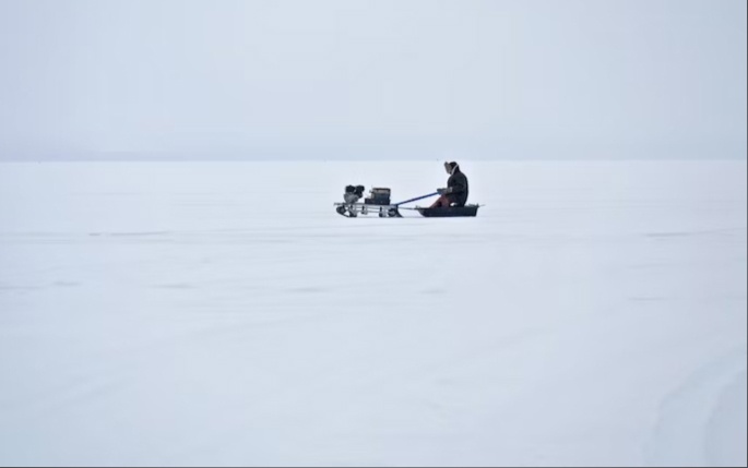 Переехал насмерть: водитель снёс палатку рыбака