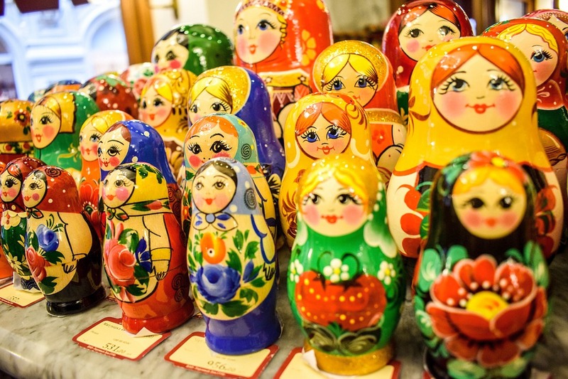 На выставке в Кирилловке знакомят с матрешками из разных уголков России