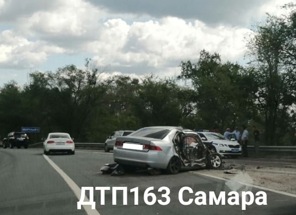 На трассе М5 в Самарской области 26 июля столкнулись три автомобиля, один человек погиб