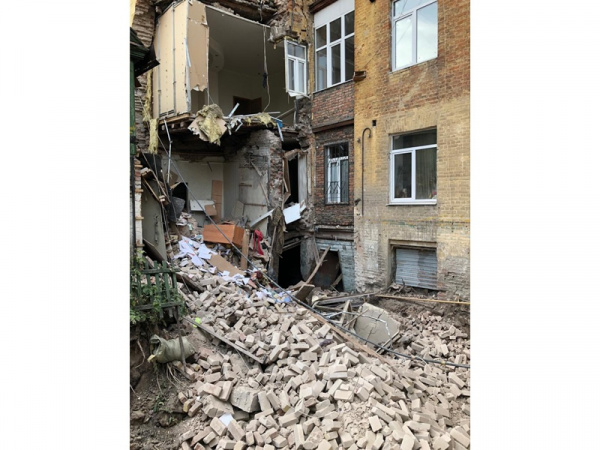 На месте обрушения стены жилого дома на Галактионовской в Самаре идут демонтажные работы