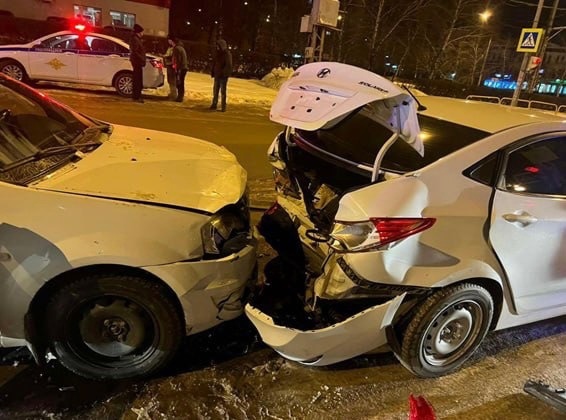 Массовое ДТП в Тольятти: на улице Дзержинского столкнулись 4 автомобиля