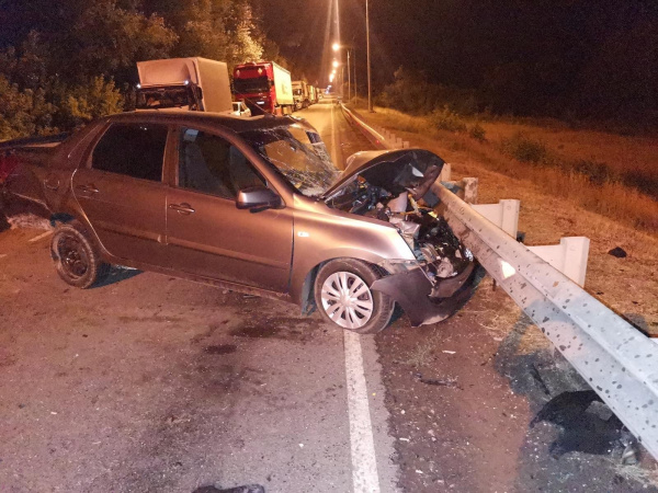 В Самарской области в ДТП с участием полицейского погибло два человека