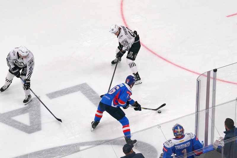 Хоккейная "Лада" не смогла взять очки в Тольятти 