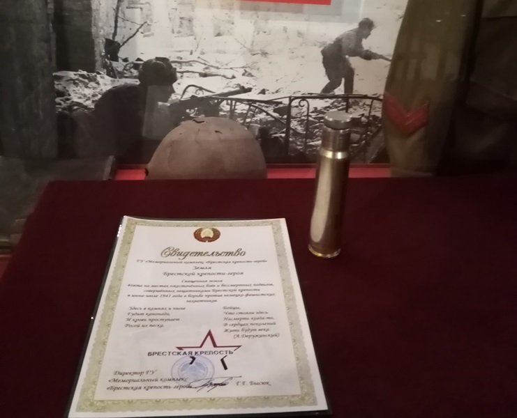 Священная земля в военном музее: в Самару привезли капсулу из Брестской крепости