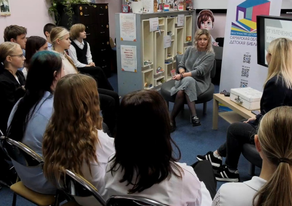 Замдиректора медиаагентства "Самара 450" Татьяна Потоцкая рассказала школьникам о работе журналиста