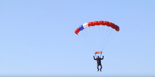 В Самарской области стартовал сезон прыжков с парашютом