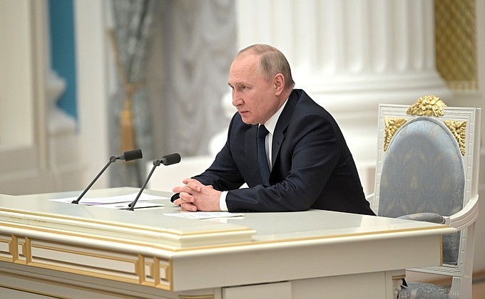 Владимир Путин проанонсировал увеличение социальных выплат, пенсий и прожиточного минимума