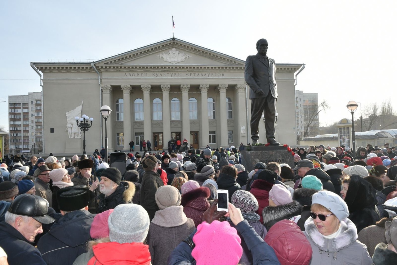 Самара открыта. Самара памятник очалову. Открытие памятника Мочалову в Самаре. Площадь Мочалова в Самаре. Мочалов Металлург Самара.