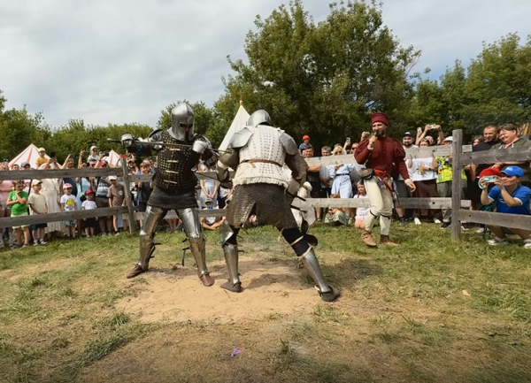 Окно в Средневековье: в Сергиевском районе прошел фестиваль "Энколпион"