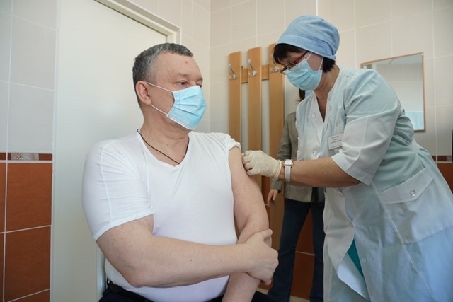 В Самарской области прививку от COVID-19 сделали 125 тысяч человек