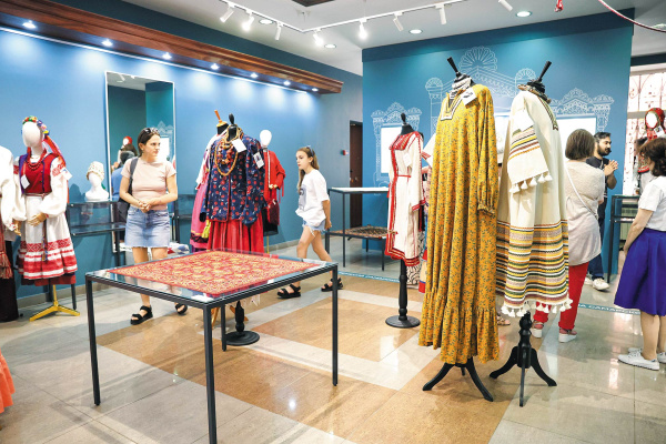 Не просто одежда: в Самаре представили реплики народных костюмов по этнографическим образцам